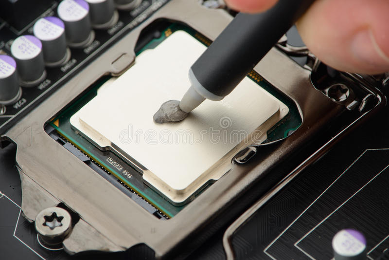 Application of thermal paste