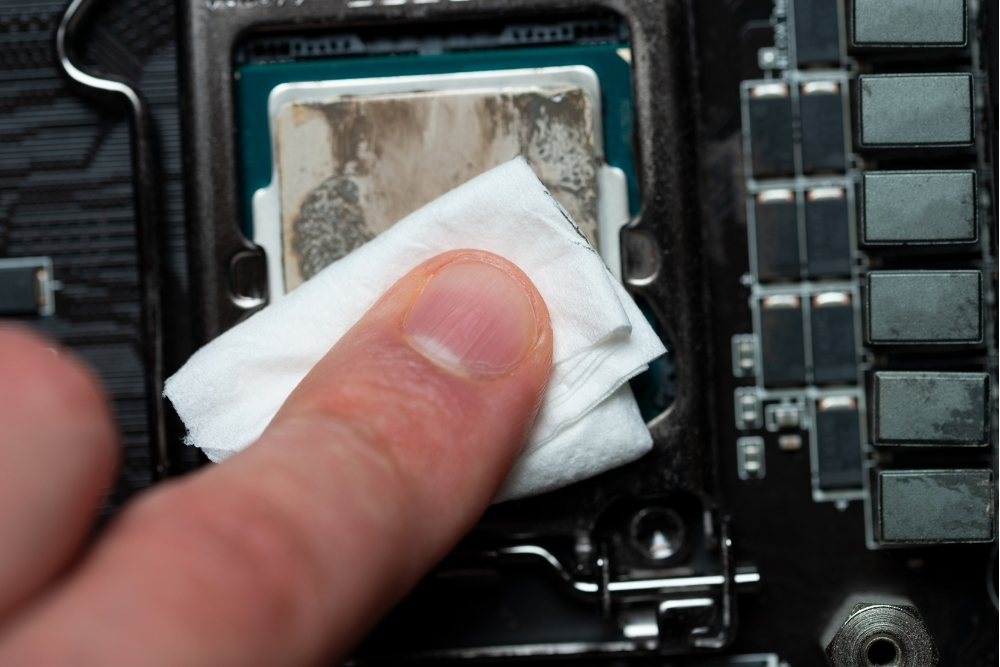cleaning the thermal paste off